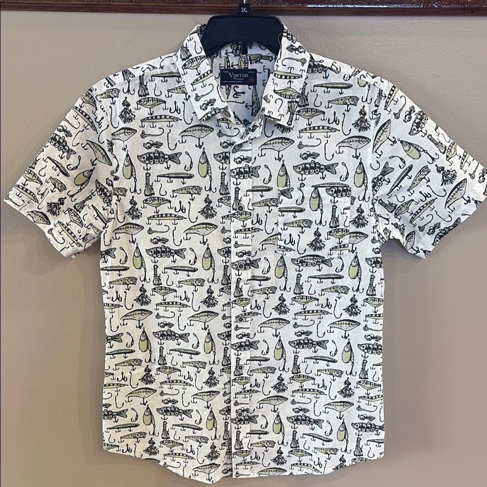 Visitor Premium men’s fishing lure button down shirt short sleeve cotton Med